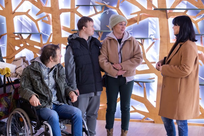 Nekonečný seriál Ulice sleduje dramatické osudy několika spřátelených rodin žijících v sousedství
Nekonečný seriál Ulice sleduje dramatické osudy několika spřátelených rodin žijících v sousedství