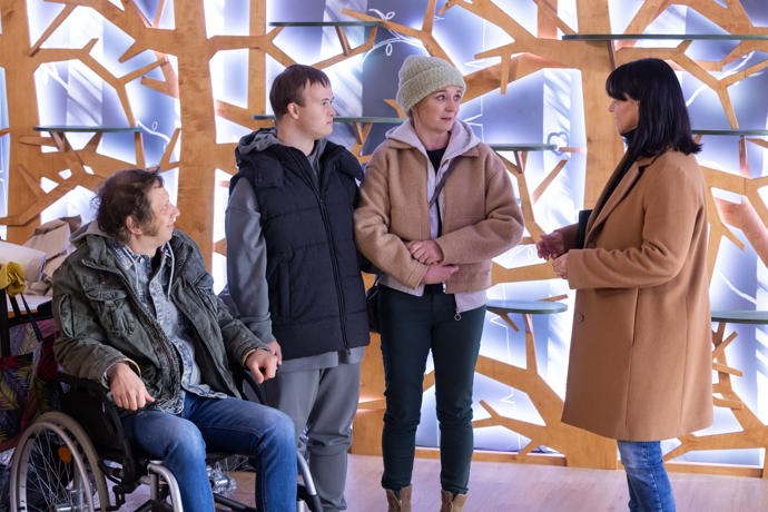 Nekonečný seriál Ulice sleduje dramatické osudy několika spřátelených rodin žijících v sousedství
Nekonečný seriál Ulice sleduje dramatické osudy několika spřátelených rodin žijících v sousedství