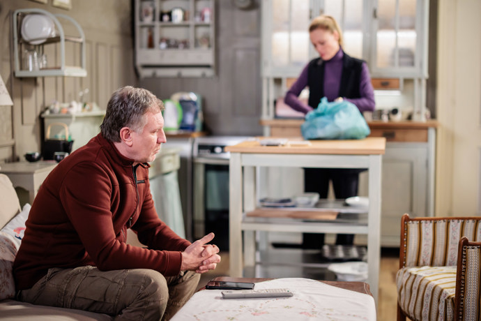 Nekonečný seriál Ulice sleduje dramatické osudy několika spřátelených rodin žijících v sousedství
Nekonečný seriál Ulice sleduje dramatické osudy několika spřátelených rodin žijících v sousedství