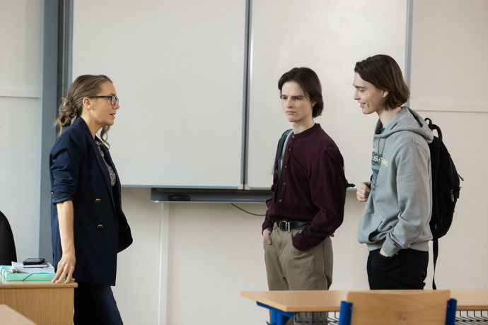 Nekonečný seriál Ulice sleduje dramatické osudy několika spřátelených rodin žijících v sousedství
Nekonečný seriál Ulice sleduje dramatické osudy několika spřátelených rodin žijících v sousedství