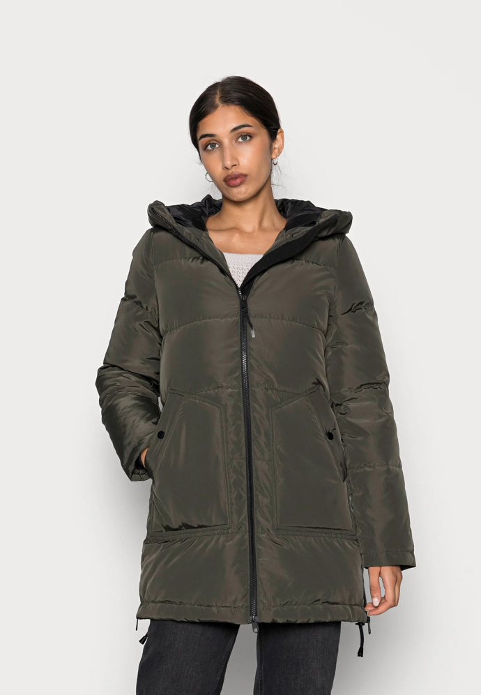 Vero Moda 3120 Kč
Vero Moda 3120 Kč