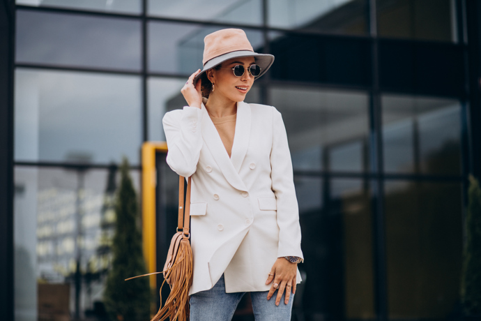 Elegantní, stylové, nápadité. Pokrývky hlavy by neměly chybět v šatníku žádné z nás.
