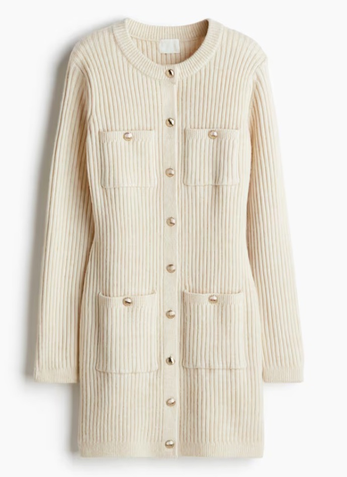 Pletené šaty s předními kapsami, H&M, 1 199 Kč
