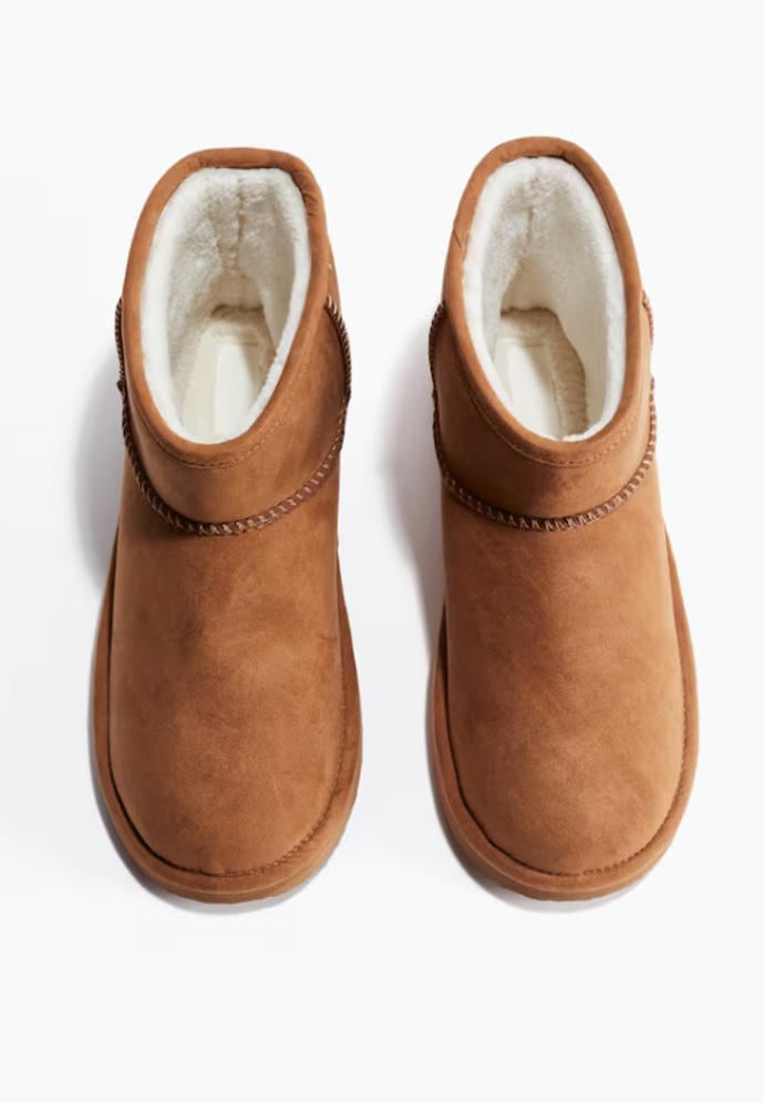 Vysoké zateplené boty, H&M, 429 Kč
