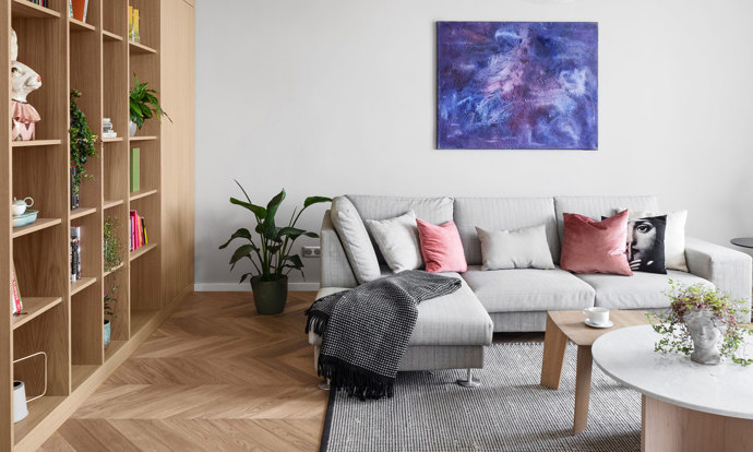  Dva sousední byty v historickém domě spojily síly a vznikl jedinečný dvougenerační domov plný světla a elegance. Podívejte se, jak architektka Tereza Janků proměnila prostor v dokonalé bydlení, které respektuje původní ráz činžovního domu, ale zároveň přináší moderní komfort.

