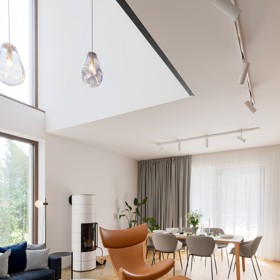 Starší rodinný dům na bratislavské Kolibě prošel radikální rekonstrukcí, která ho změnila k nepoznání. Architekti vsadili na netradiční křivky, elegantní materiály a moderní technologie. 
