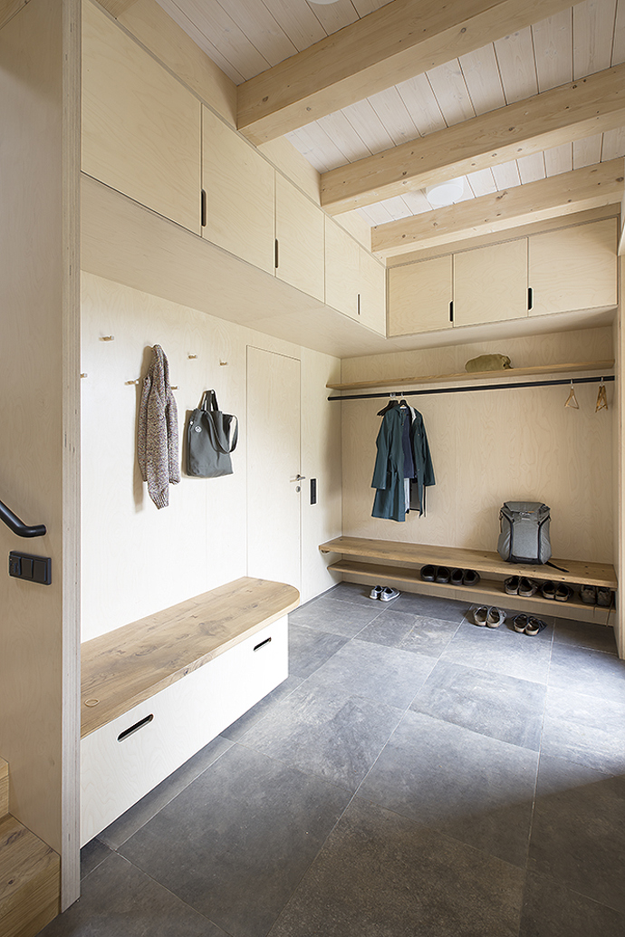 Manželský pár snil o pohodlné horské chalupě s velkými okny. Sen si Hanka s Radimem splnili na svažitém pozemku s panoramatickým výhledem na Jeseníky.  
