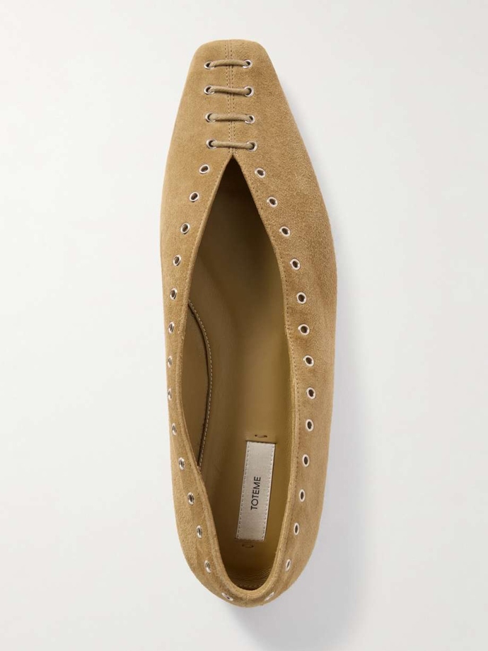 Balerínky Lace-up eyelet-embellished suede ballet flats, Toteme, 520 eur
Balerínky Lace-up eyelet-embellished suede ballet flats, Toteme, 520 eur