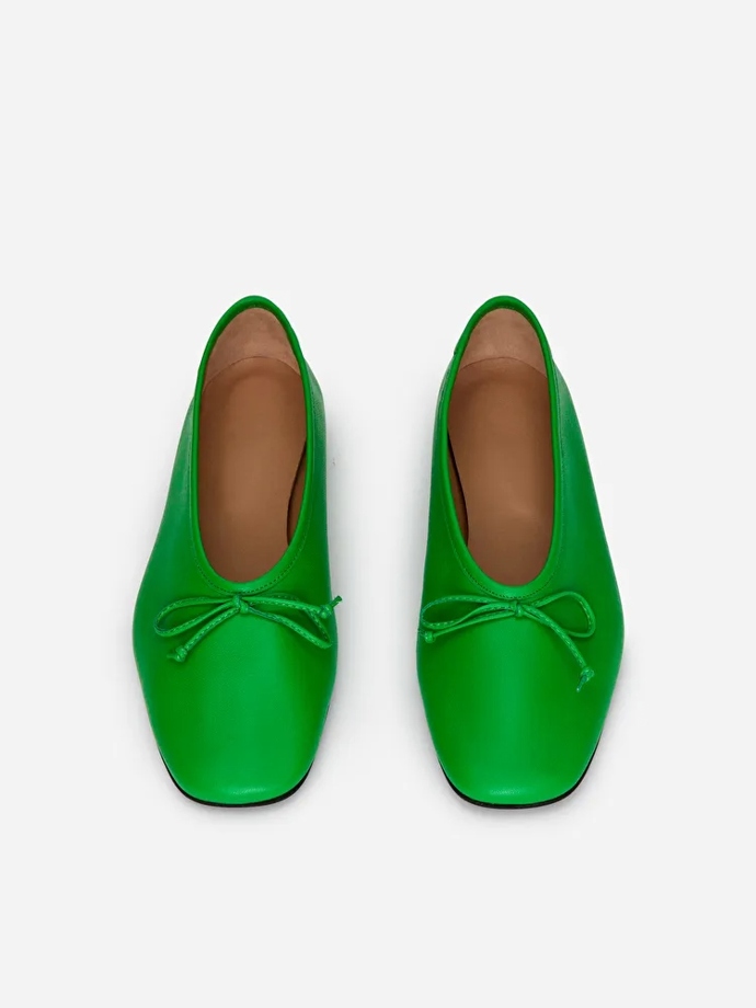 Balerínky Leather Ballet Flats, Arket, 149 eur
Balerínky Leather Ballet Flats, Arket, 149 eur