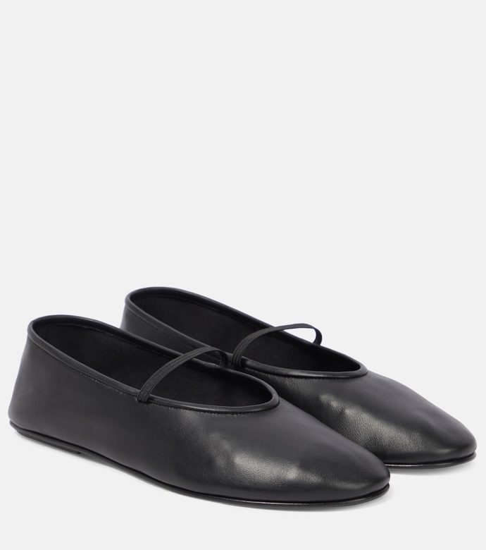 Balerínky Leather ballet flats, The Row, 850 eur
Balerínky Leather ballet flats, The Row, 850 eur