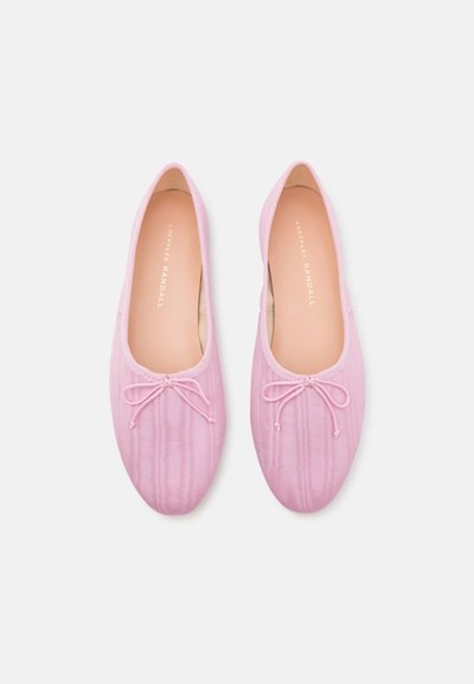 Balerínky, Loeffler Randall, 3673 Kč (po slevě)
Balerínky, Loeffler Randall, 3673 Kč (po slevě)