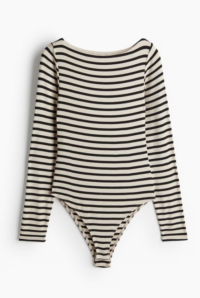 Body s lodičkovým výstřihem, H&M, 309 Kč
