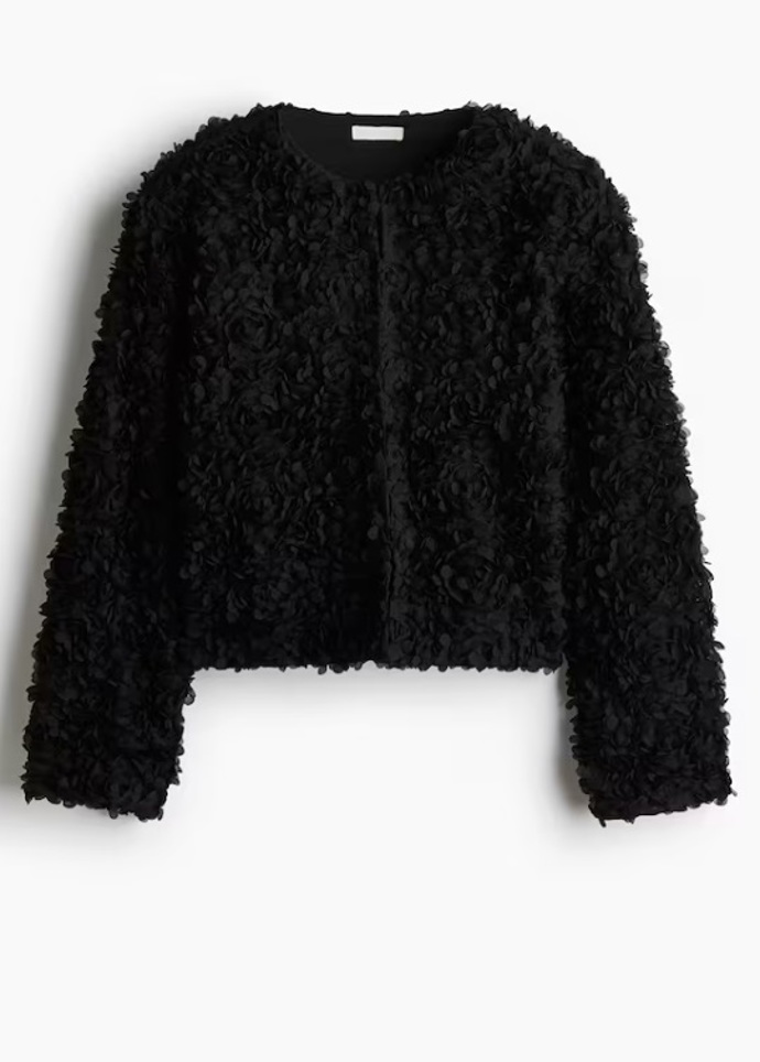 Kabátek s aplikacemi, H&M, 579 Kč (původní cena 1 199 Kč)
