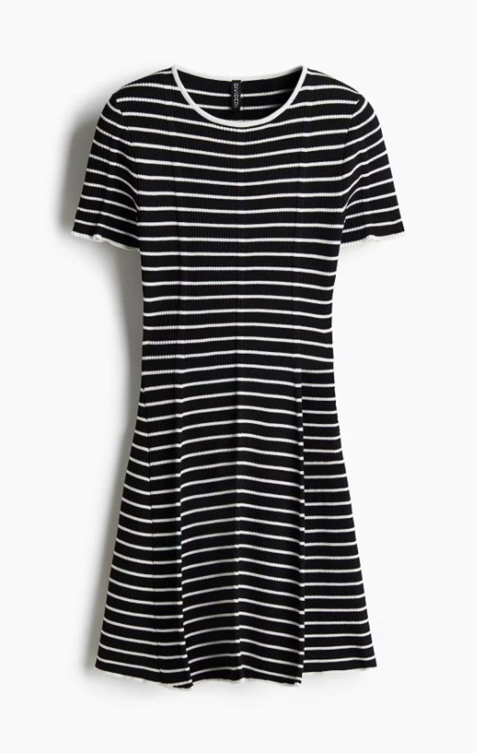 Áčkové šaty, H&M, 719 Kč
