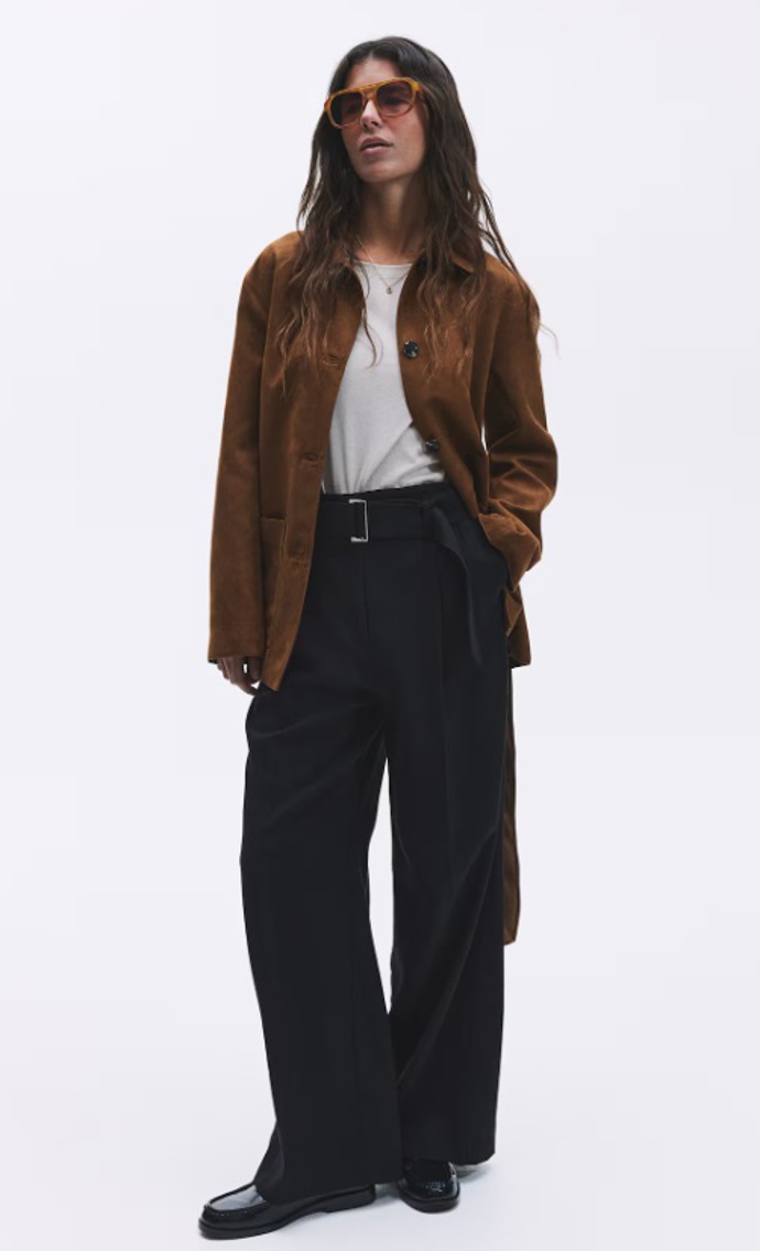 Široké kalhoty s páskem, H&M, 839 Kč

