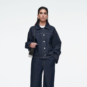 Bunda, 125 eur, džíny, 99 eur, Cos
