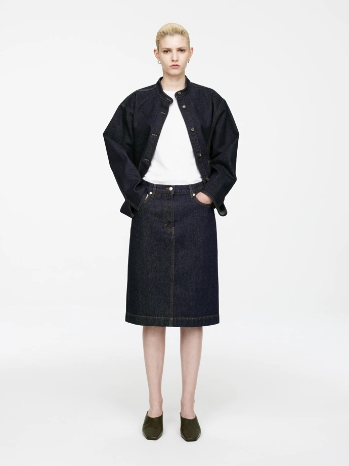 Bunda, 89 eur, sukně, 69 eur, Arket
Bunda, 89 eur, sukně, 69 eur, Arket