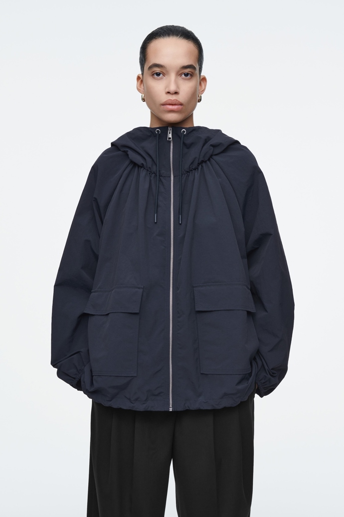 Bunda, Cos, 115 eur
Bunda, Cos, 115 eur