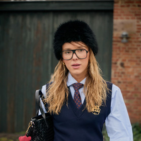 Inspirace, jak nosit nejstylovější brýle roku 2025 – street style z Kodaně
