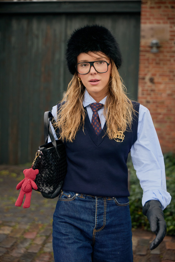 Inspirace, jak nosit nejstylovější brýle roku 2025 – street style z Kodaně
