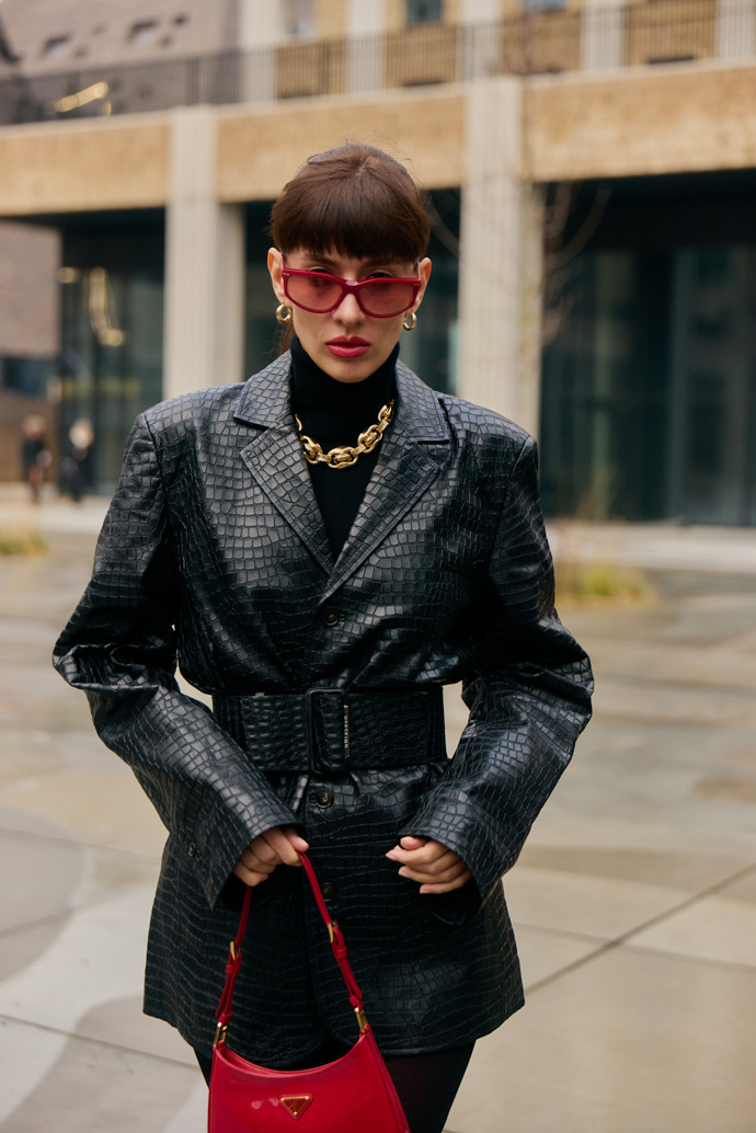 Inspirace, jak nosit nejstylovější brýle roku 2025 – street style z Kodaně
