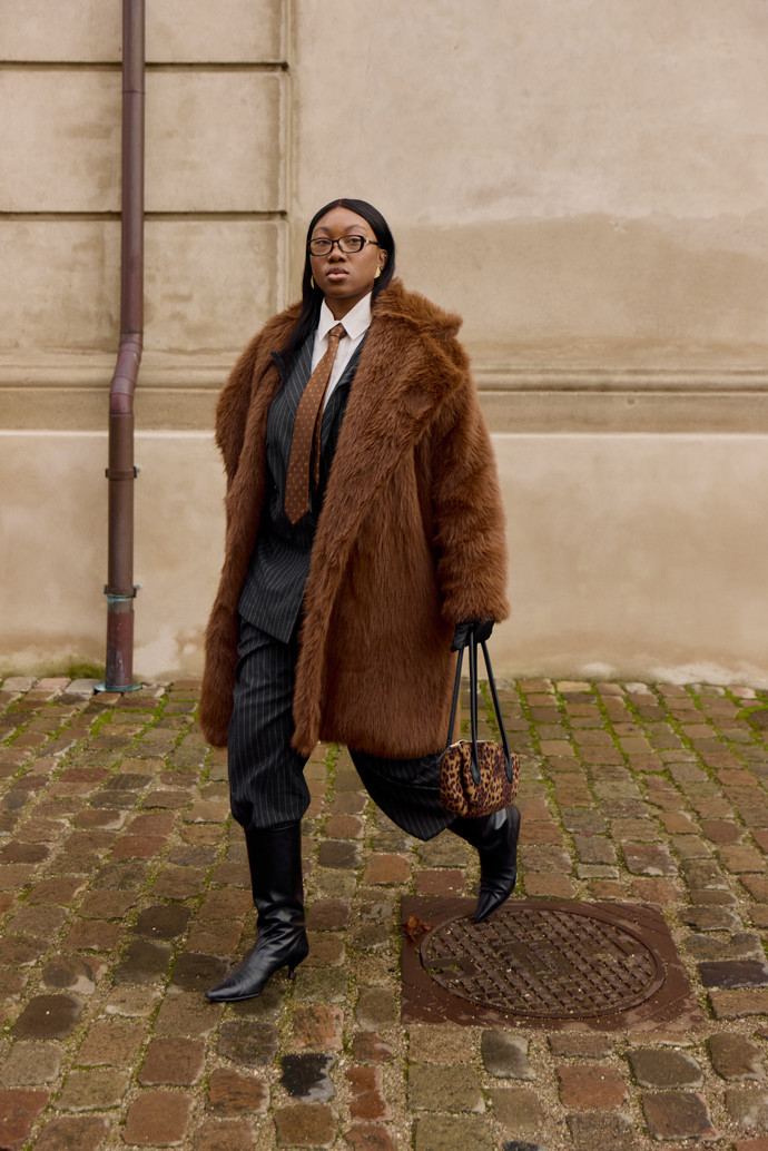 Inspirace, jak nosit nejstylovější brýle roku 2025 – street style z Kodaně
