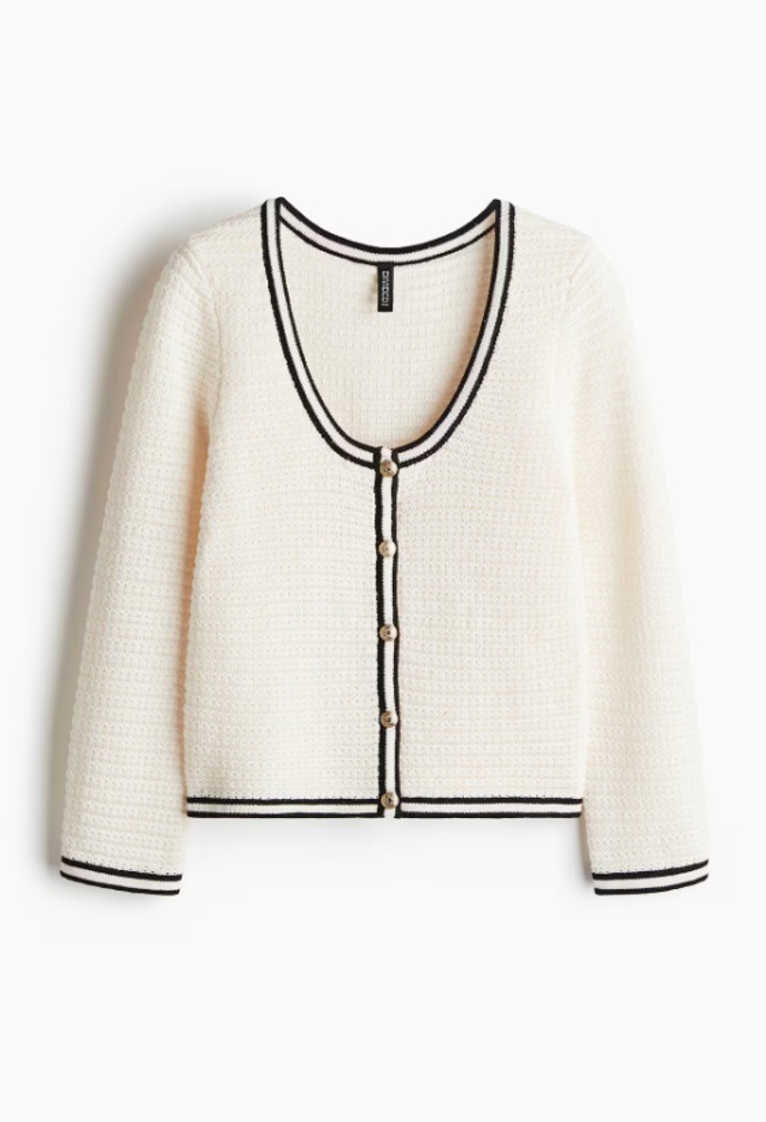 Svetr s pleteným vzorkem a hlubokým výstřihem, H&M, 599 Kč
