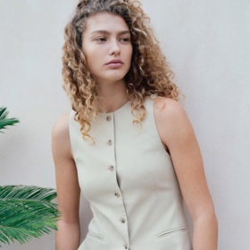 Dlouhá společenská vesta, H&M, 719 Kč
