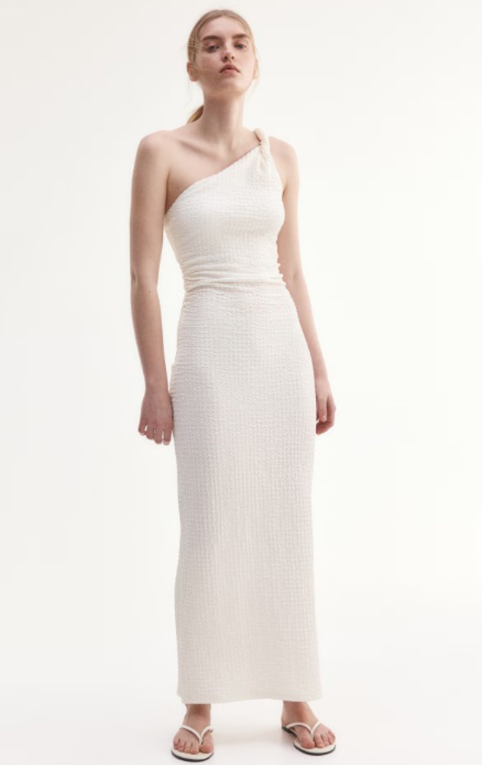 Šaty bodycon odhalující rameno, H&M, 599 Kč
