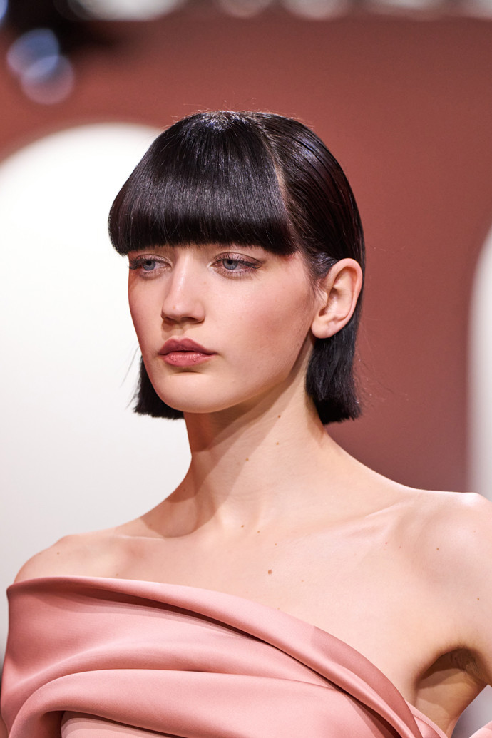 Glossy bob Elie Saab Haute Couture S25
Glossy bob Elie Saab Haute Couture S25