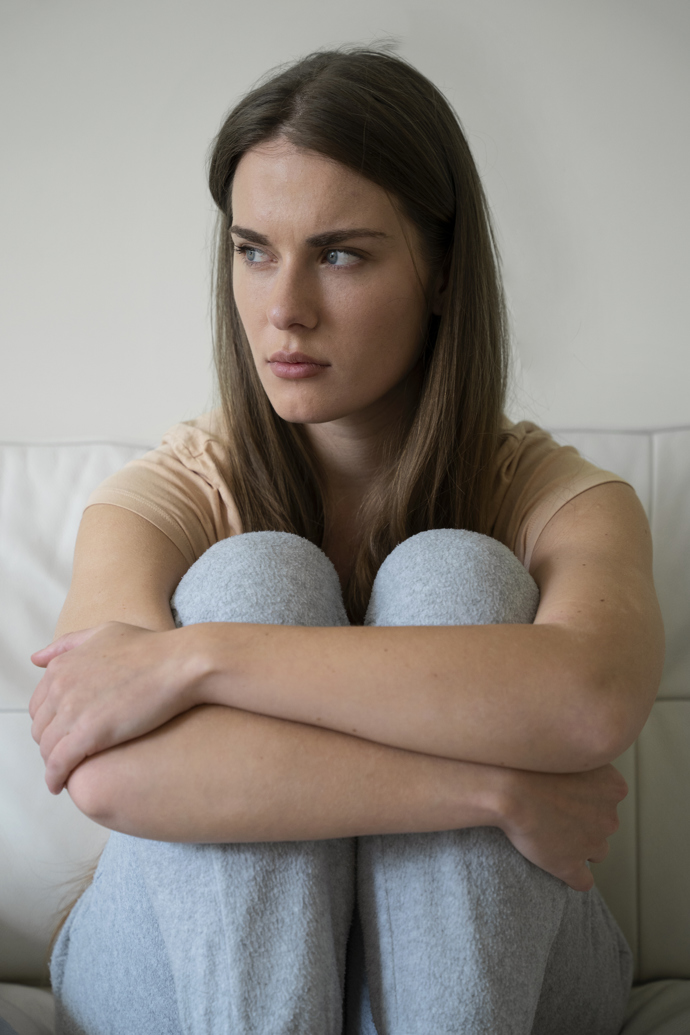 Paní Simona zjistila, že se musí do svého manžela znovu zamilovat. Necítí tu lásku, kterou před deseti nebo pěti lety. A neví, proč to tak je. Ale chce to zpět! Jen neví jak.
