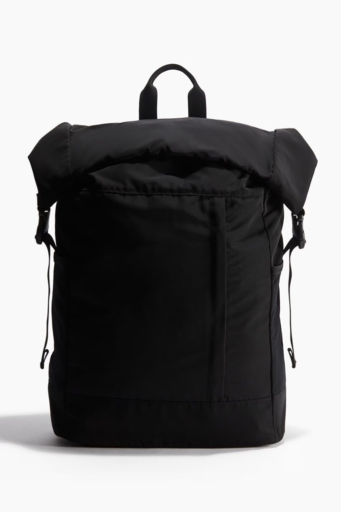Vodoodpudivý rolovací batoh, H&M, 719 Kč
