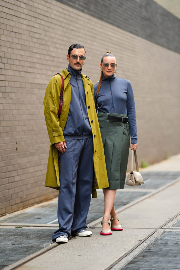 Trendy párové outfity pro rok 2025
