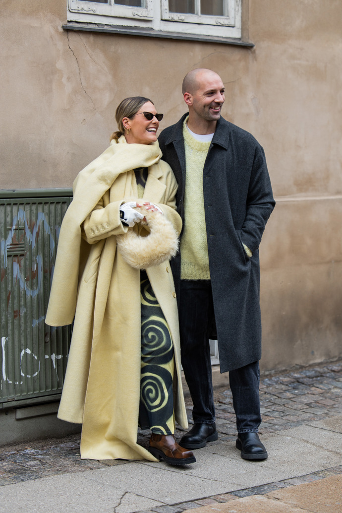 Trendy párové outfity pro rok 2025
