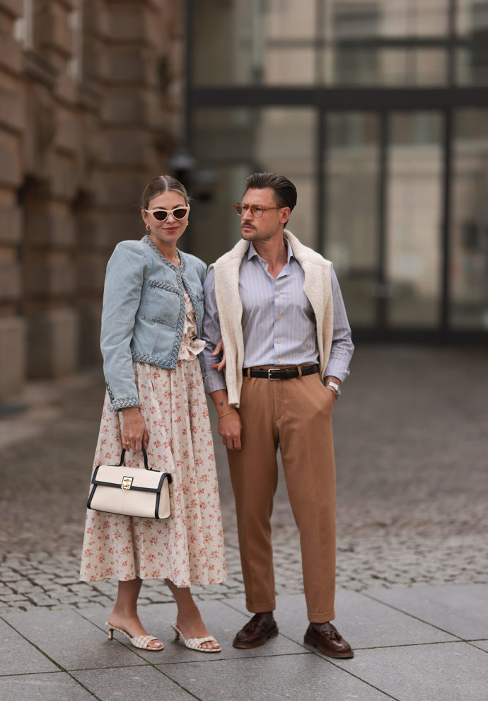 Trendy párové outfity pro rok 2025
