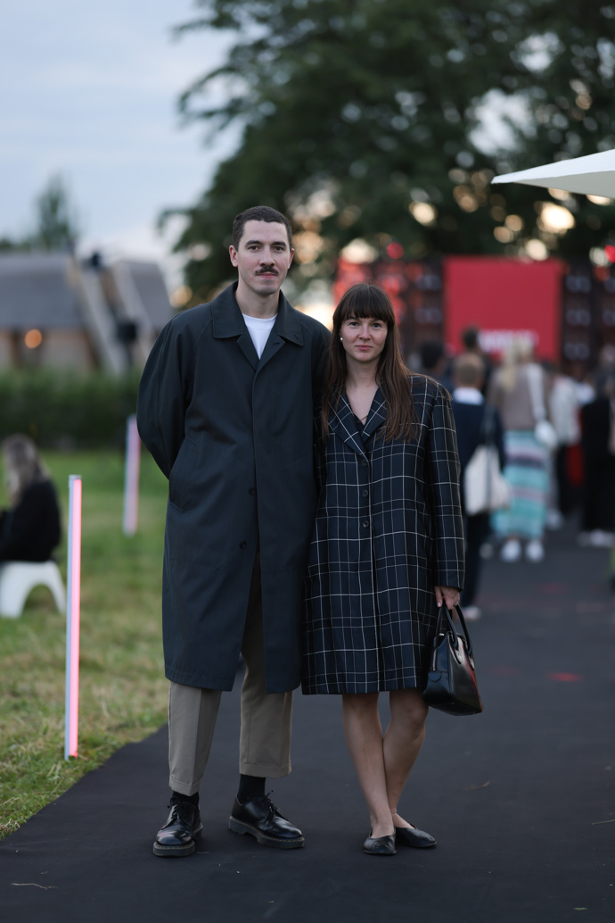 Trendy párové outfity pro rok 2025
