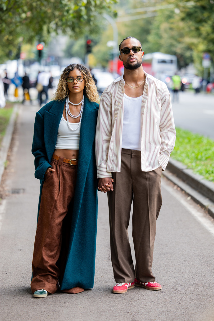 Trendy párové outfity pro rok 2025
