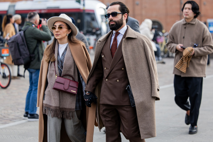 Trendy párové outfity pro rok 2025
