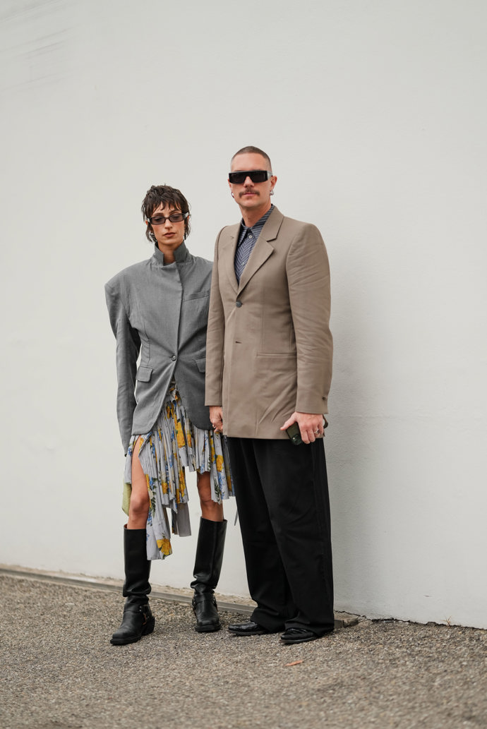 Trendy párové outfity pro rok 2025
