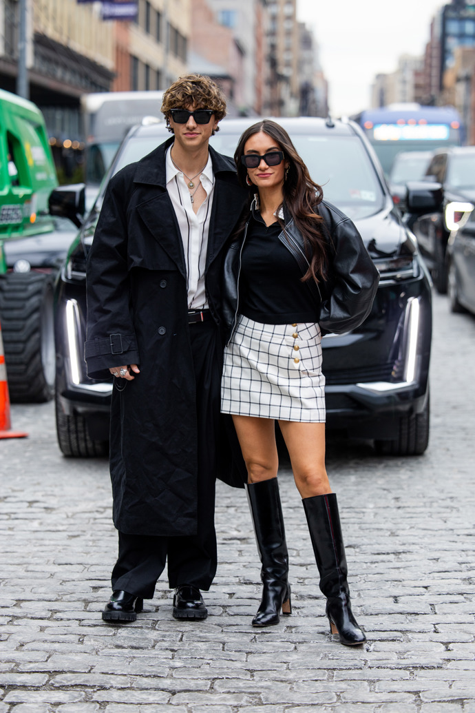 Trendy párové outfity pro rok 2025
