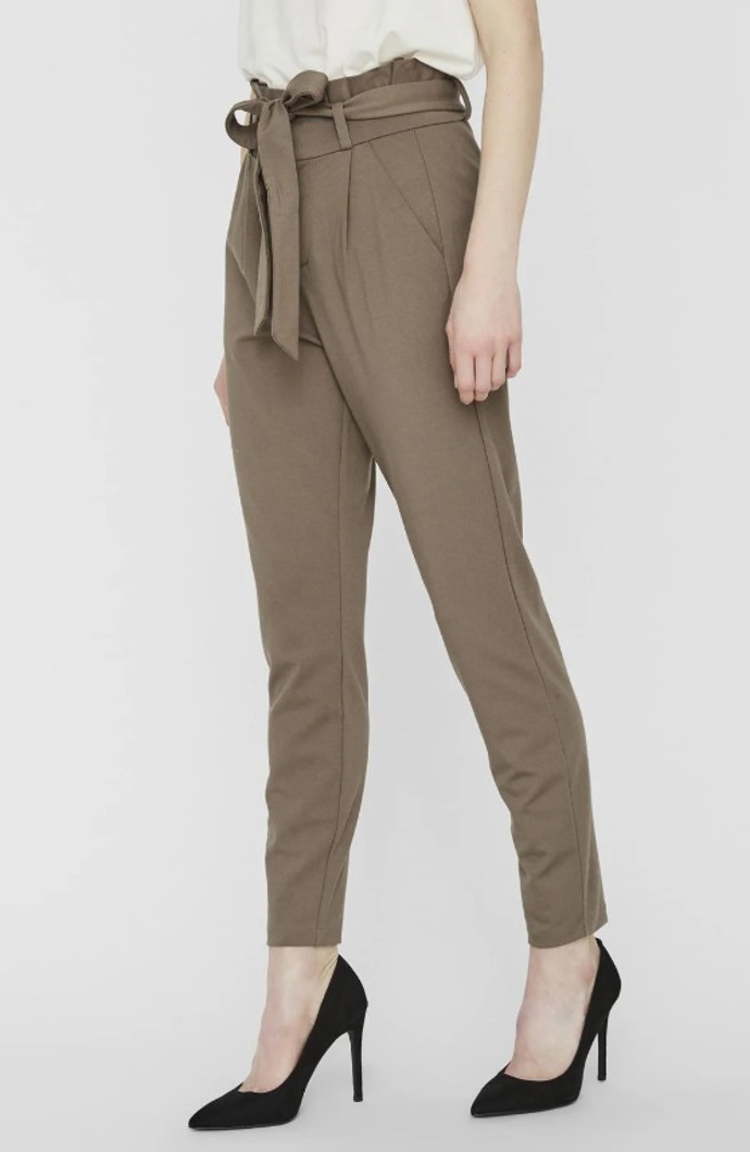 Paperbag kalhoty v odstínu Mocha Mousse, Vero Moda, 1 080 Kč
