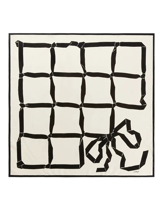 Hedvábný šátek, Arket, 59 eur
Hedvábný šátek, Arket, 59 eur
