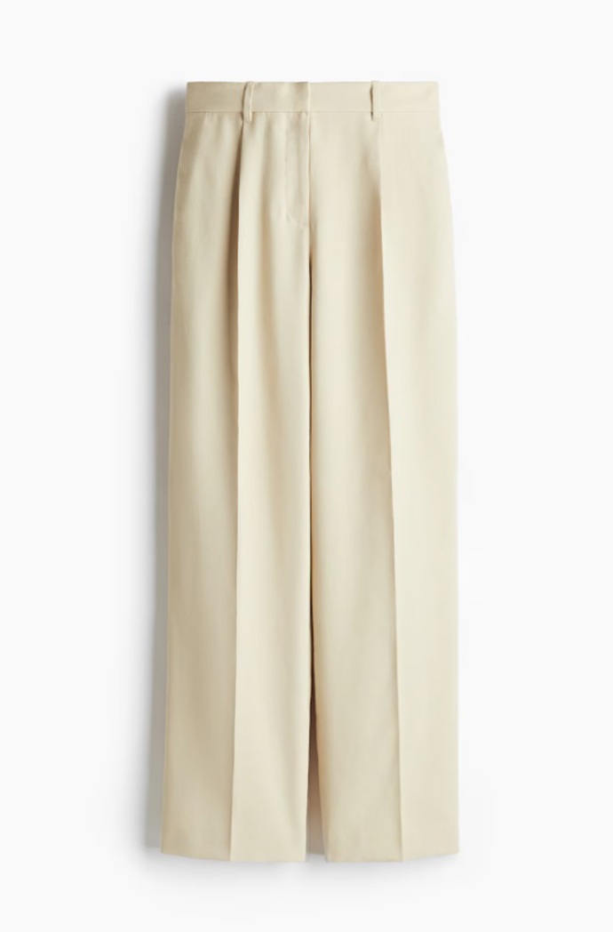 Béžové kalhoty s puky, H&M, 719 Kč
