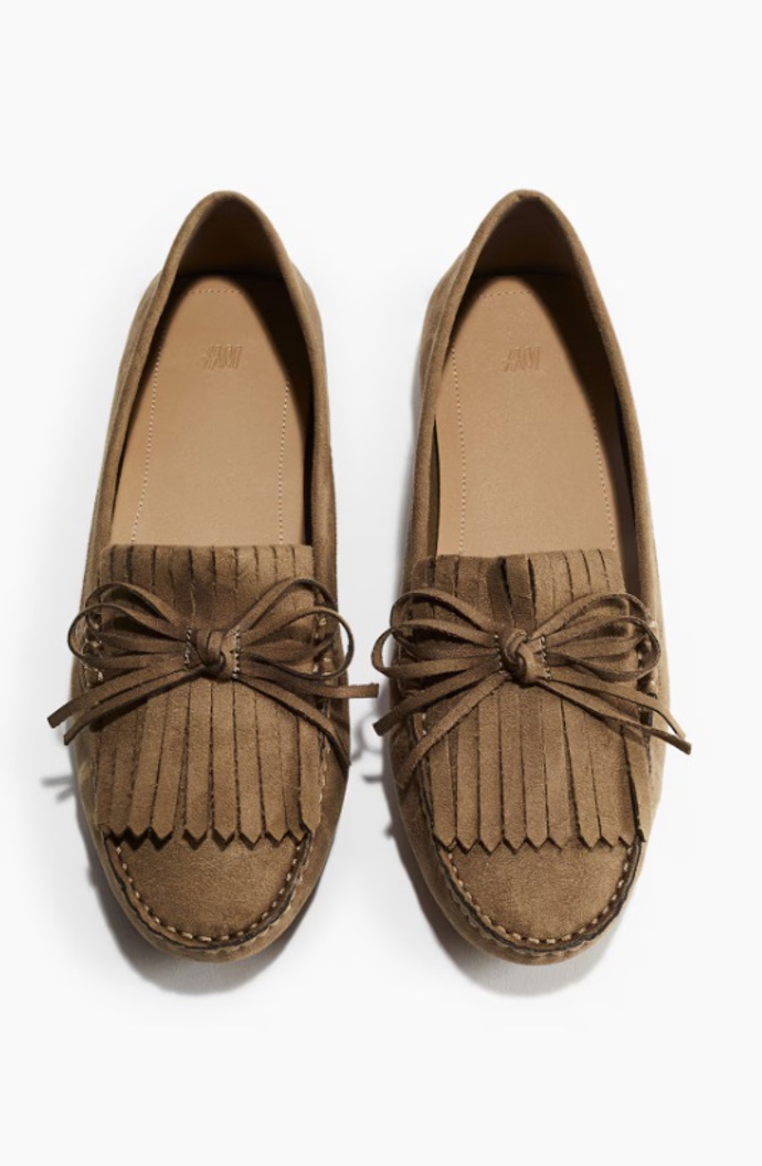 Nopkové mokasíny v béžové barvě, H&M, 839 Kč
