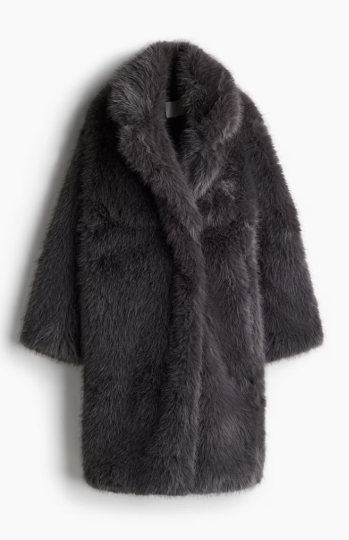 Kožešinový kabát, H&M, 1 699 Kč

