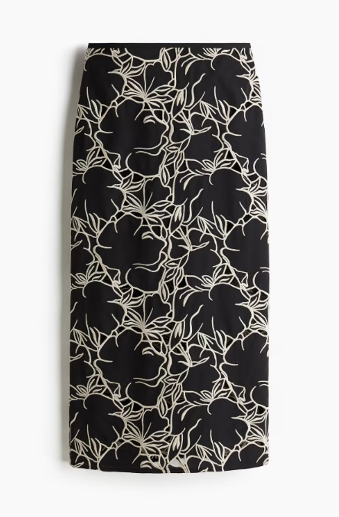 Vyšívaná pouzdrová sukně, H&M, 1 199 Kč
