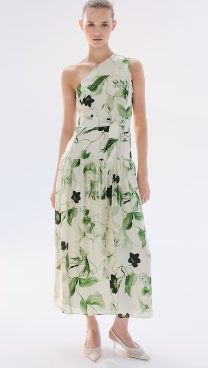 Šaty s odhaleným ramenem, H&M, 679 Kč (původní cena 1 699 Kč)
