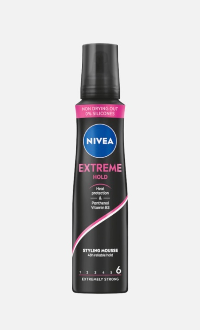 NIVEA pěnové tužidlo na vlasy, Douglas, 119 Kč
