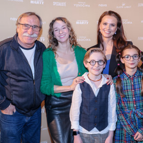 Lotti s kolegy ze seriálu Jedna rodina
