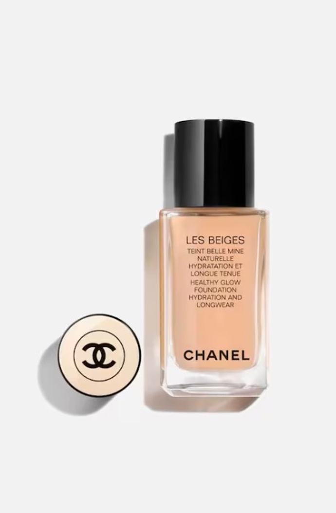 CHANEL dlouhodržící rozjasňující make-up, Douglas, 1 609 Kč
